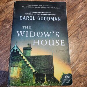 🔥2 Books for $7🔥 Paperback book The Widow's House by Carol Goodman